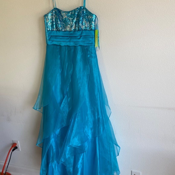 Dress - Picture 4 of 4